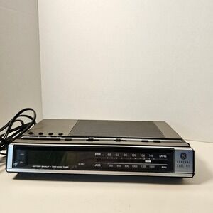 GE General Electric AM FM Dual Alarm Clock Radio Silver Vintage Model 7-4629A